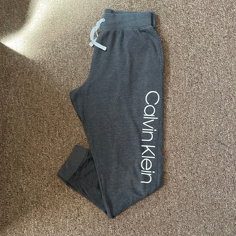 Size Medium | Women’s Gray Calvin Klein Sleepwear Sweatpants with a Drawstring